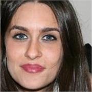 Laureata in Lingue moderne offre aiuto compiti e ripetizioni di inglese, storia, geografia e italiano.